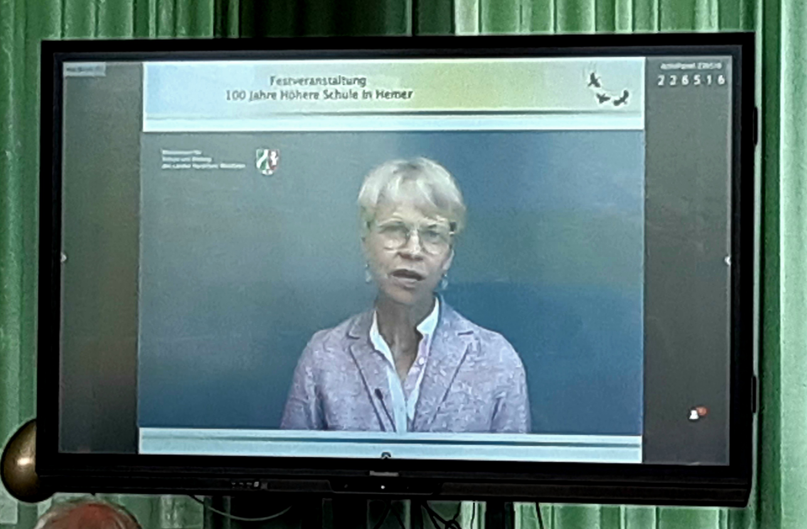 Schulministerin Dorothee Feller
